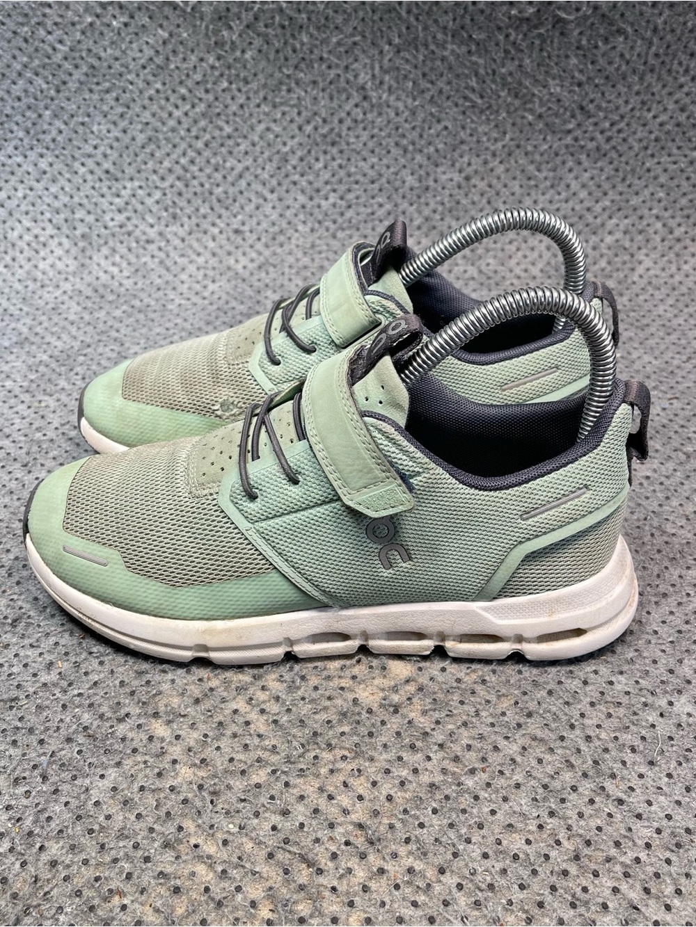 On Cloud Play Green Running Shoes Size 3 Boys